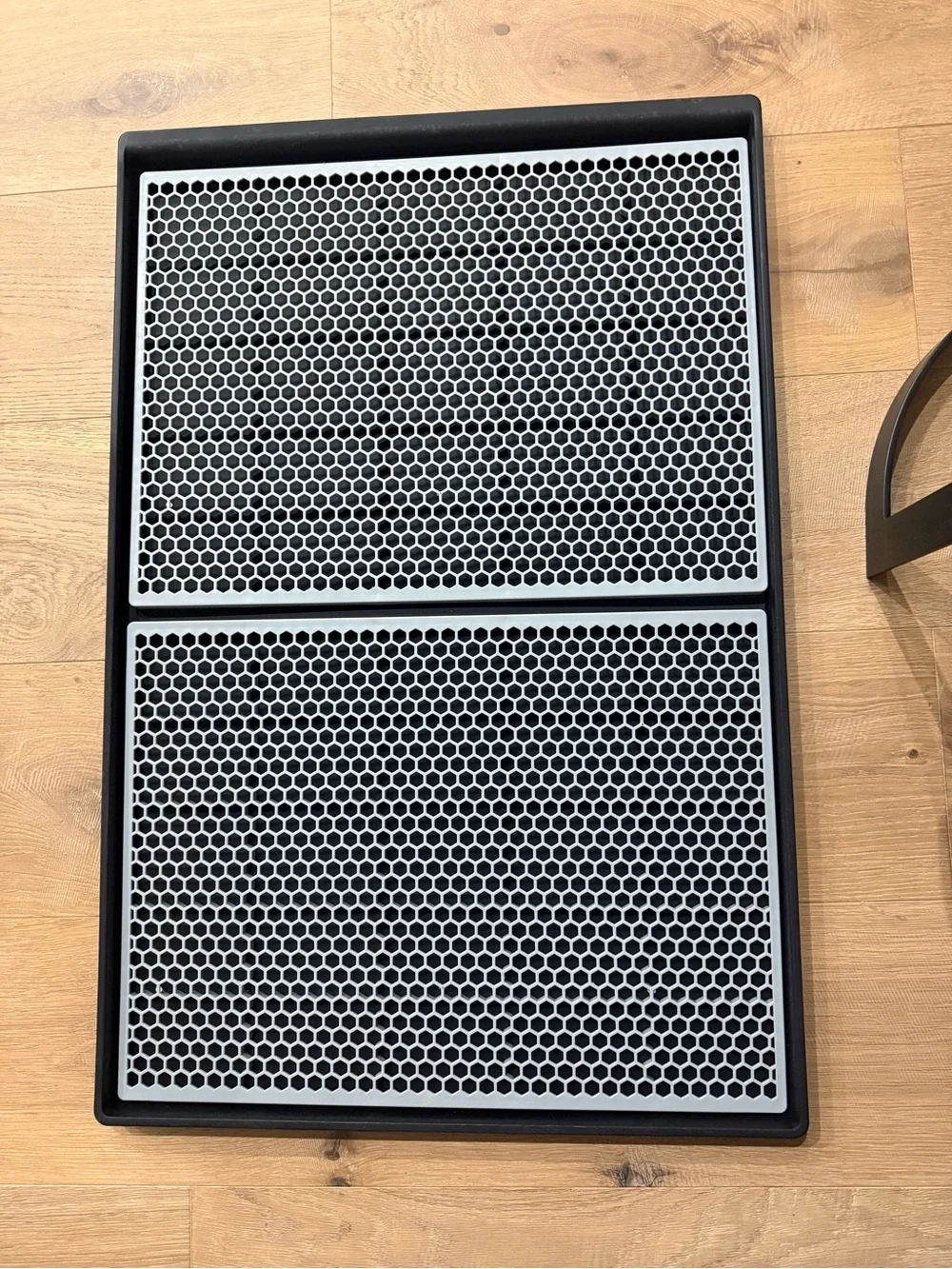 Dog Housebreaking Training Tray with Gray Honeycomb Grids